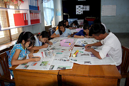 Myanmar, Yangon - E4Y Orientation level, girls and boys playfully acquire skills